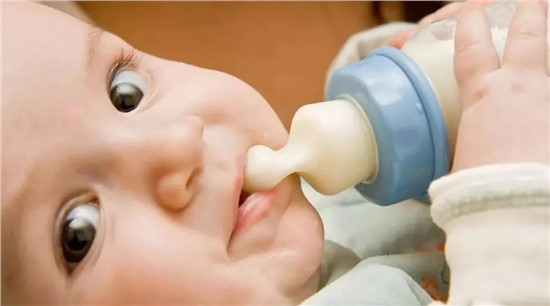 寶寶乳糖不耐受，一定要放棄母乳喂養(yǎng)嗎？