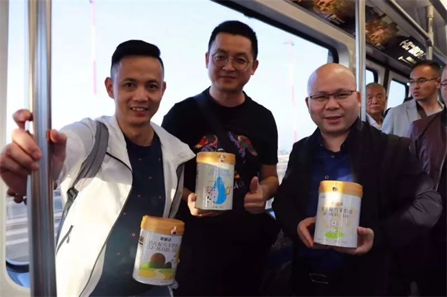 嬰商國際集團(tuán)甘濤董事長和部分VIP客戶正式開啟為期10天的歐洲豪華游！